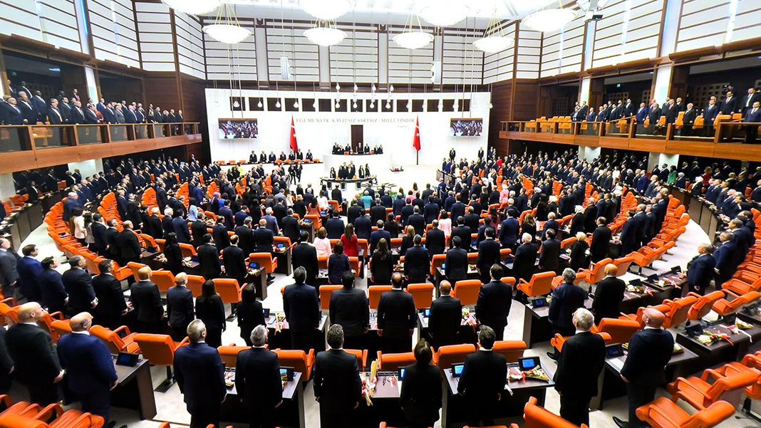 Milletvekilleri başkan seçildi Meclis aritmetiği değişti: Toplam sayı 594'e düştü