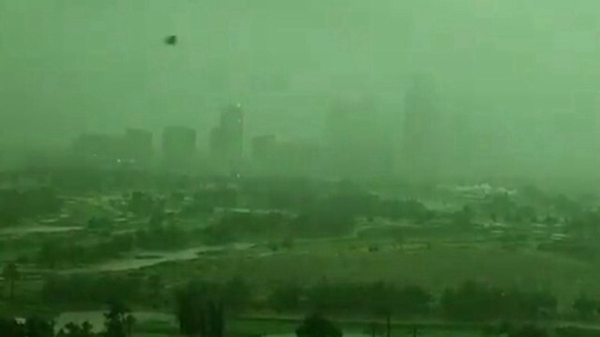 Görenler kıyamet kopuyor sandı! Yağmur sonrası gökyüzü yemyeşil oldu: Hadis-i şerifte de bahsedilmiş