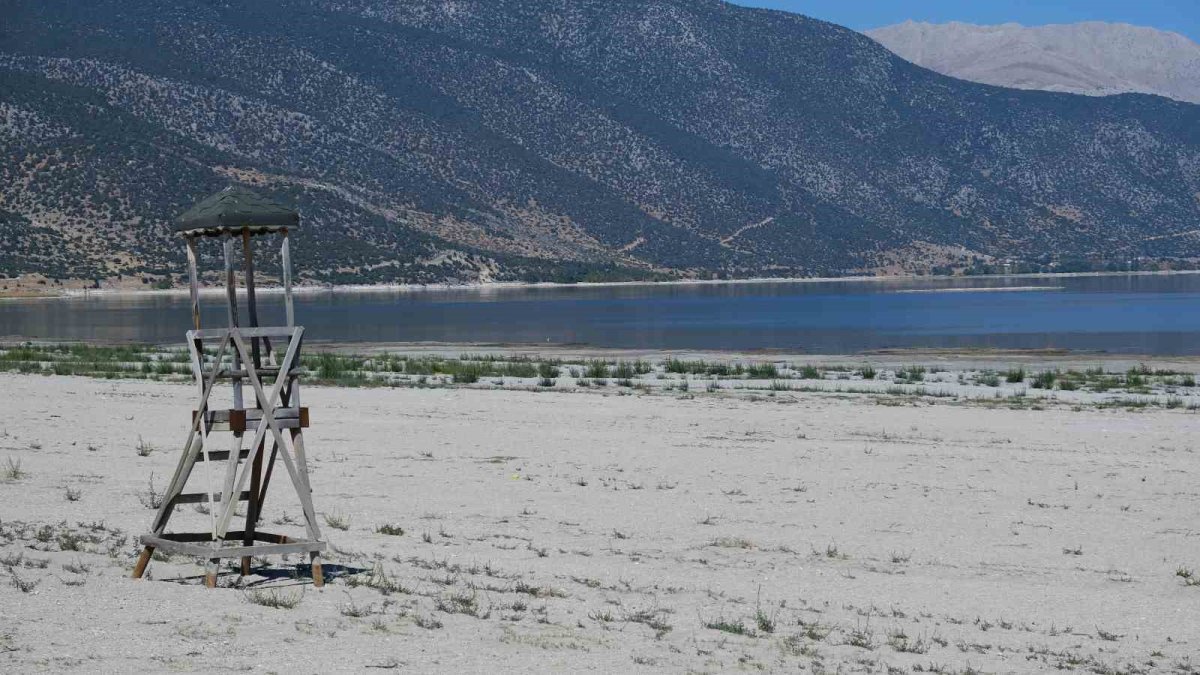 Kuraklık Eğirdir Gölü'nü de vurdu: Önlem alınmazsa ikiye ayrılacak