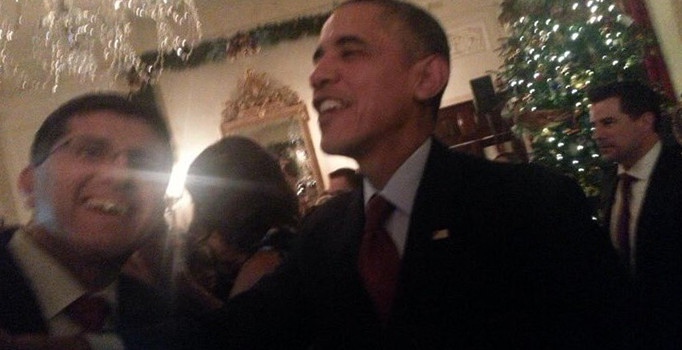 Obama Beyaz Saray'da FETÖ'cü Faruk Taban ile selfie çektirdi