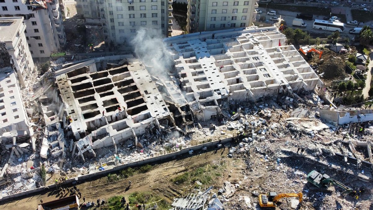 Rönesans Rezidans'ın müteahhidinden pes dedirten savunma: Bina yan yattı, çökme olmadı