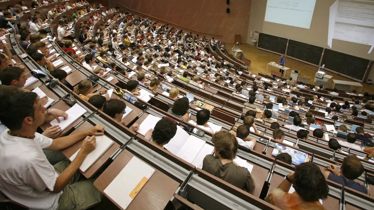 AYM'den ifade özgürlüğü kararı: Bildiri dağıtmak için artık izne gerek yok