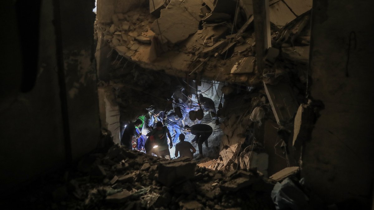 İsrail Refah'ı bombaladı: Ölü ve yaralılar var