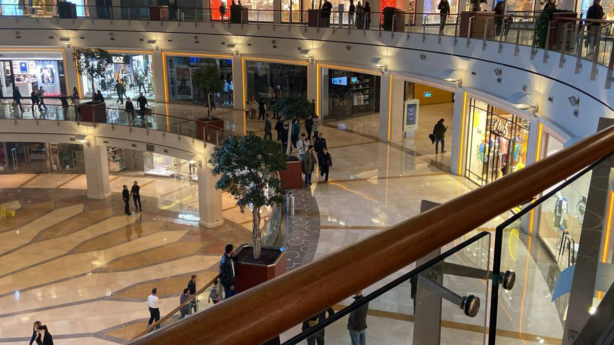 İstanbul'da AVM'de yangın