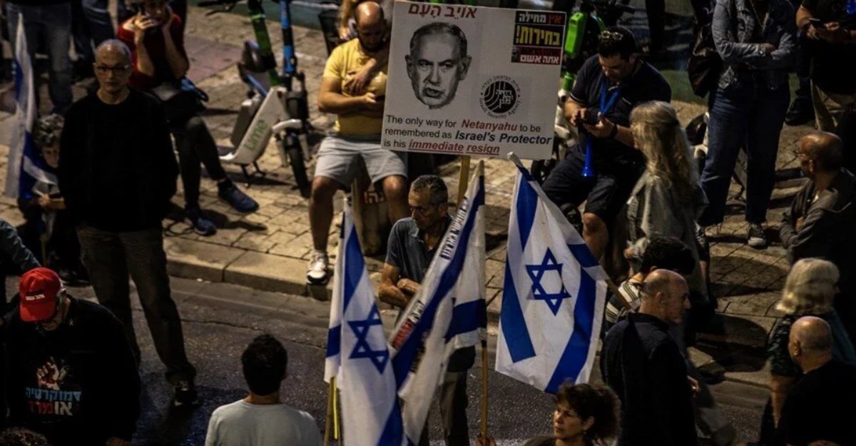 İsrailliler Netanyahu'nun istifası için yeniden sokaklarda: Bu hükümet devlet için felaket