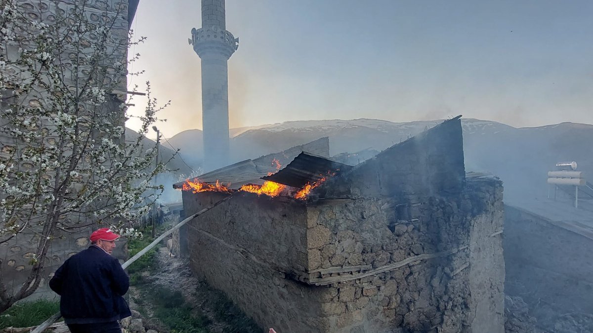 Tunceli'de cami yangını