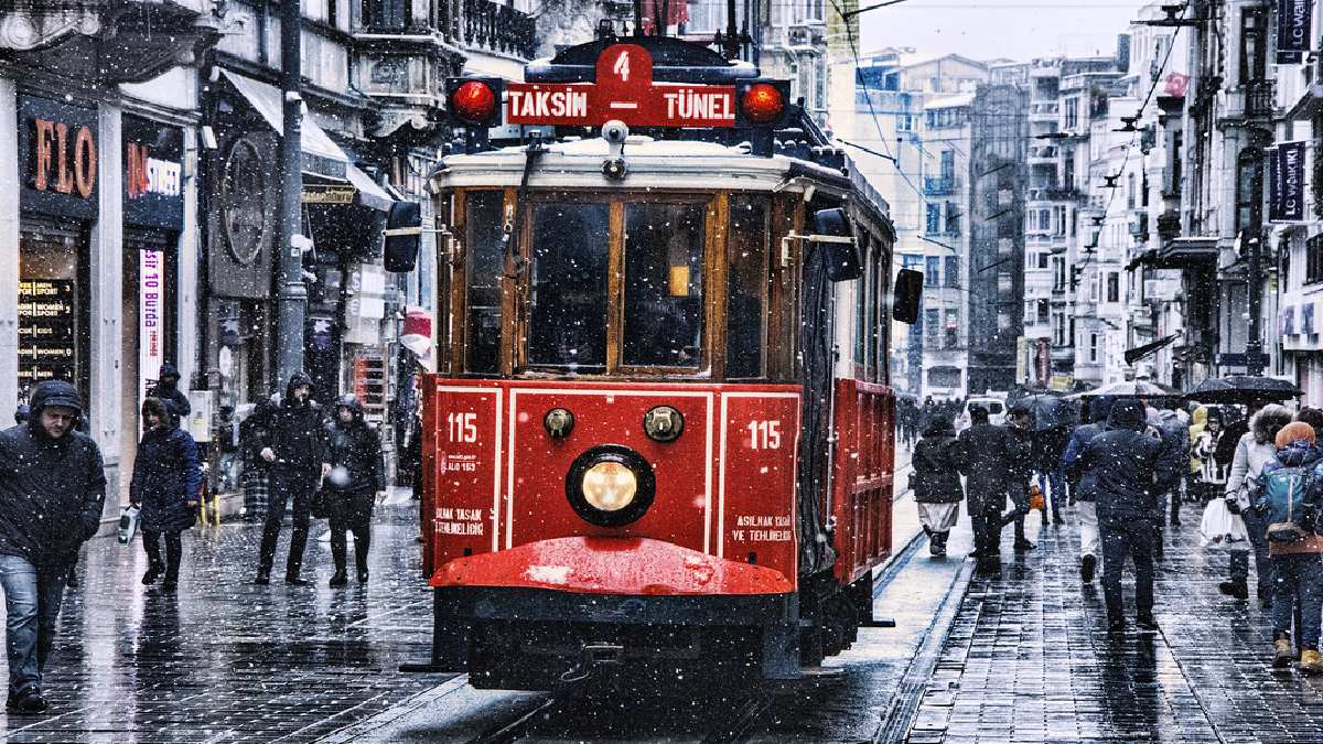 İstanbul'un simgesi nostaljik tramvayı değişiyor! İstiklal Caddesi'nin yadigar tramvayı artık böyle olacak