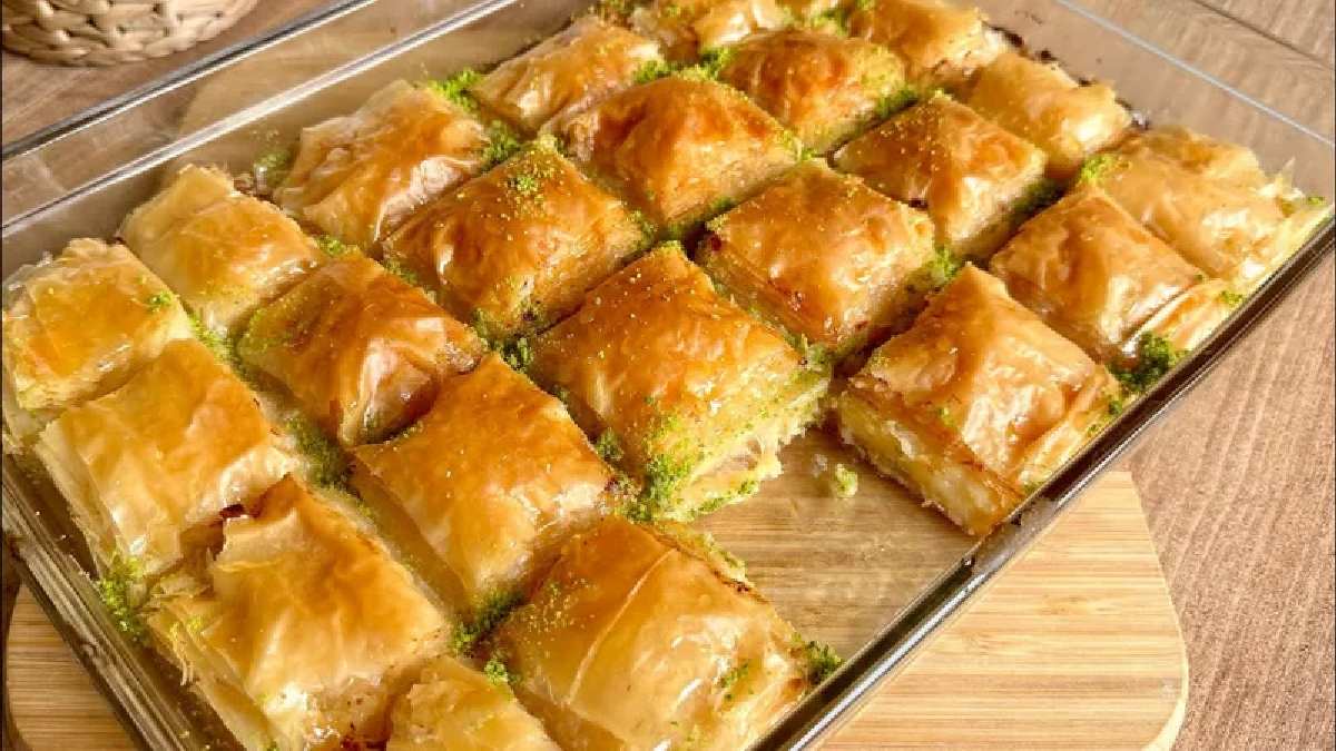 Türklerin laz böreği oldu sana Yunan tatlısı! Baklavayı tahtından eden lezzet! Yemek için Yunanistan’a gitmeye gerek yok