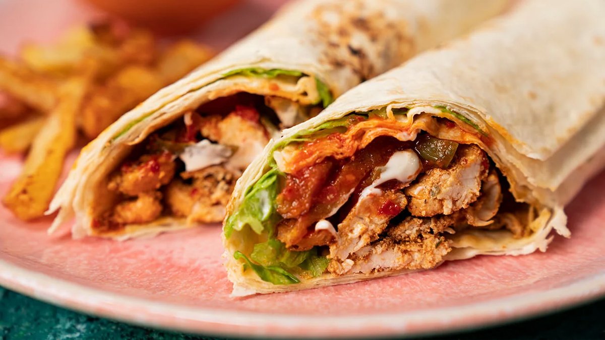 Tavuk göğsü saman gibi diyen bunu yememiş! Donmuş tavuktan hemen yapın, dönercilere uğramazsınız