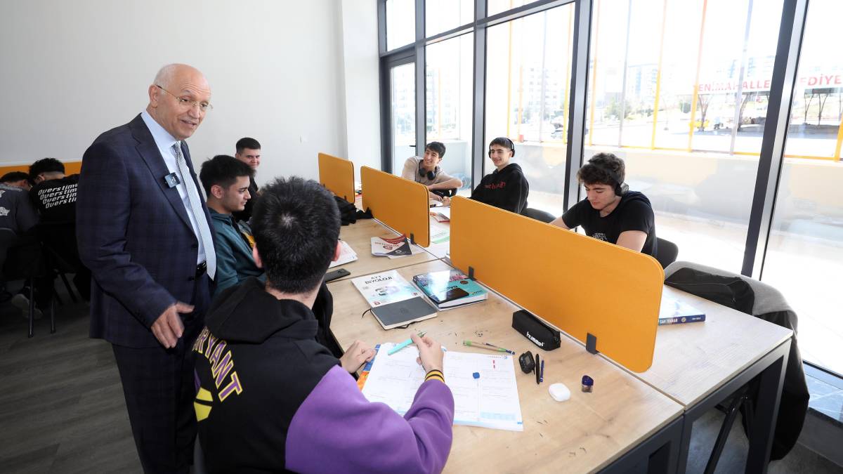 Yenimahalle’den 12 ayrı noktada kütüphane hizmeti