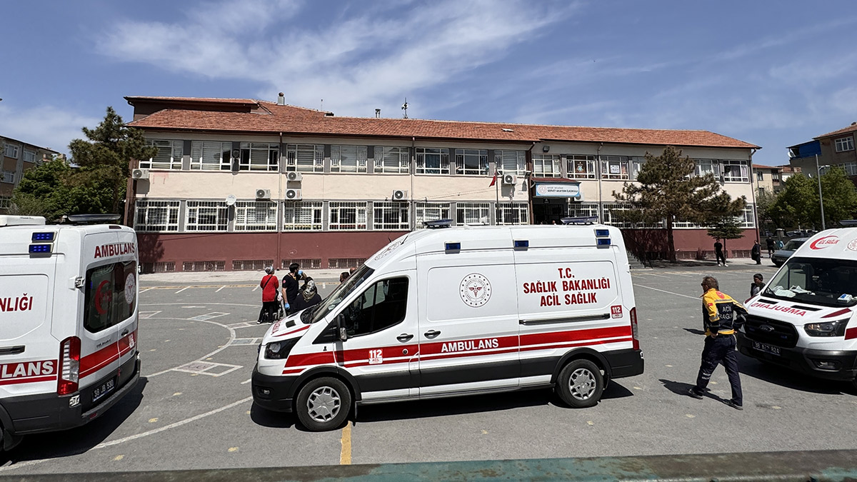 Kayseri'de ilkokulda panik! 24 öğrenci hastaneye kaldırıldı