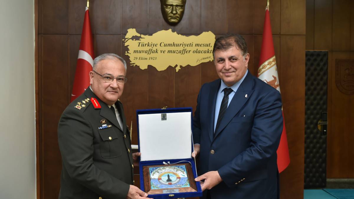 Başkan Cemil Tugay Ege Ordusu Komutanı Yeni’yi ziyaret etti