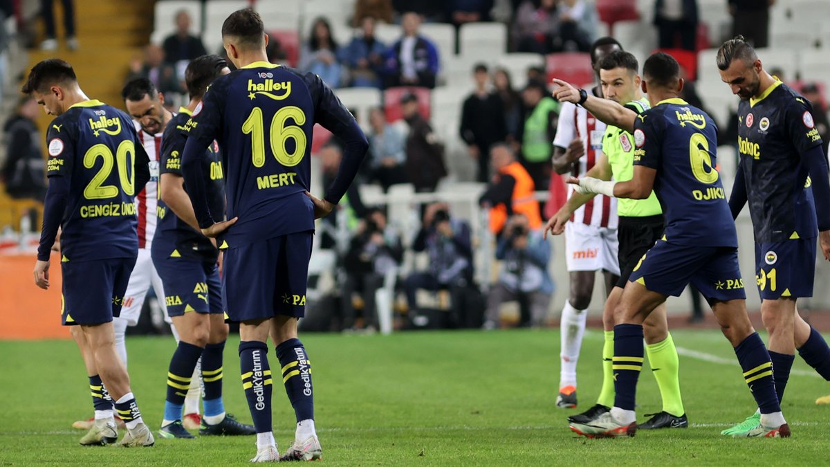 Fenerbahçe yine aynı kaderi yaşadı: Kanarya son virajı dönemiyor! 7 sezonun 5'inde...