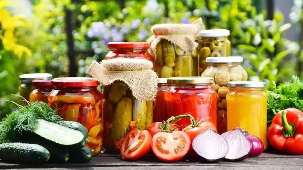 50 yıllık turşucuların yöntemi! Turşu bidonuna ekleyince bozulmadan çıtır çıtır kalıyor