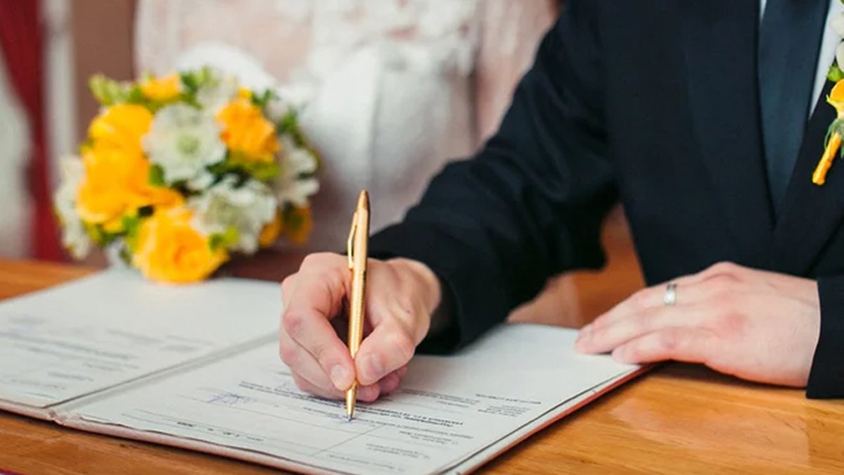 Nikah salonlarında 'tarih' yoğunluğu: Her 15 dakika bir çift 'evet' dedi