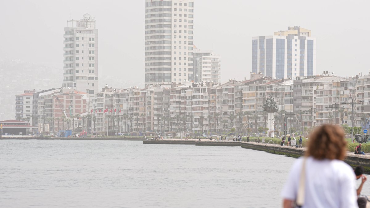 Türkiye çöl tozunun etkisi altında: Üsküdar'da endişelendiren değere ulaştı