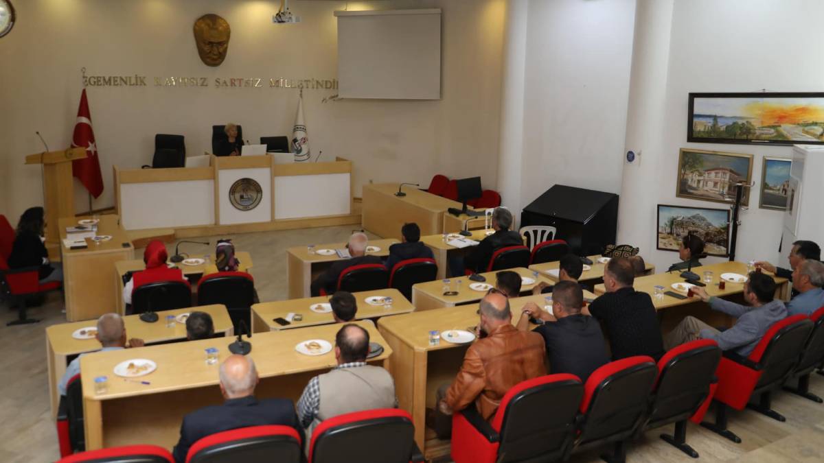 Burhaniye Belediye Başkan Yardımcıları muhtarlar ile buluştu