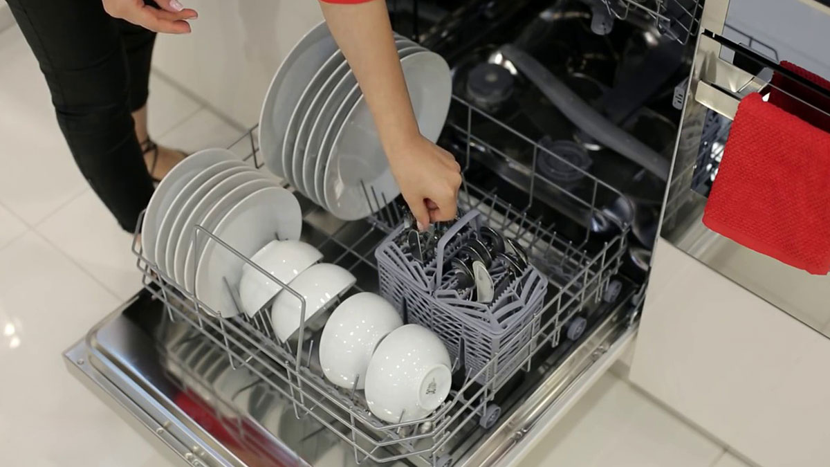 Bilim insanları araştırdı: Bulaşık makinesinin içi böyle dizilmeli! Verimli temizlik meğer bu kadar kolaymış