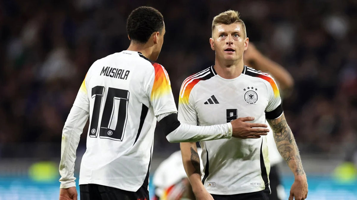 Almanya'da bu numara forma giymek yasaklandı! Hepsi toplatılıyor, bakın neden...