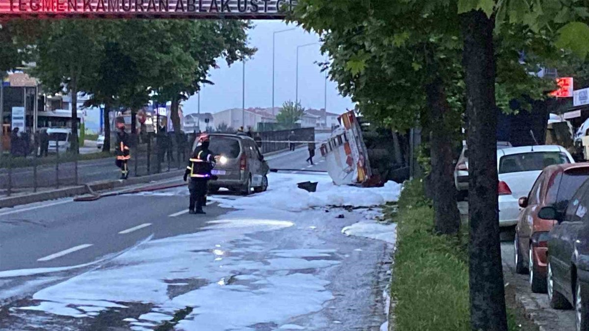 Benzin yüklü tanker önüne geleni ezip geçti! D-130 Karayolu kapatıldı, evler tahliye edildi