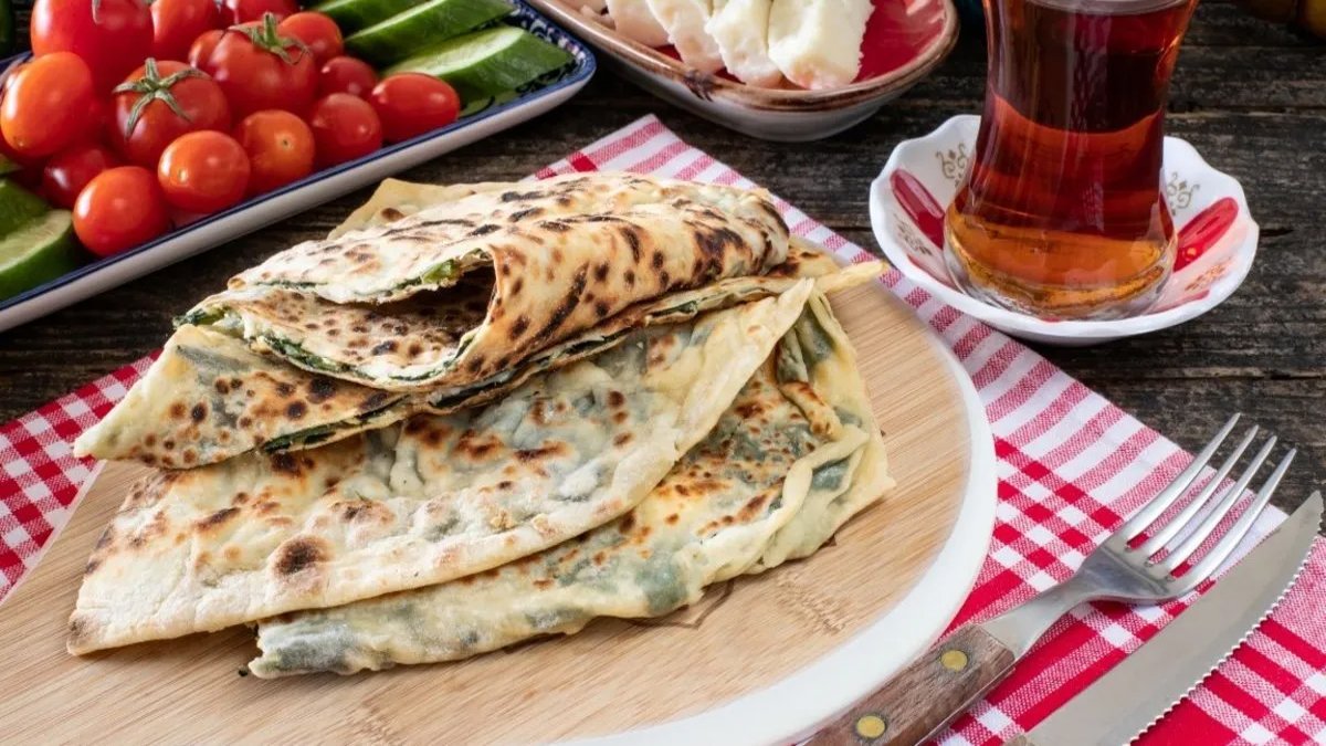 Gözlemeci teyzelerin hamur sırrı! Dağ gibi kabarıyor, pamuk gibi oluyor: İşte tel tek ayrılan gözleme tarifi