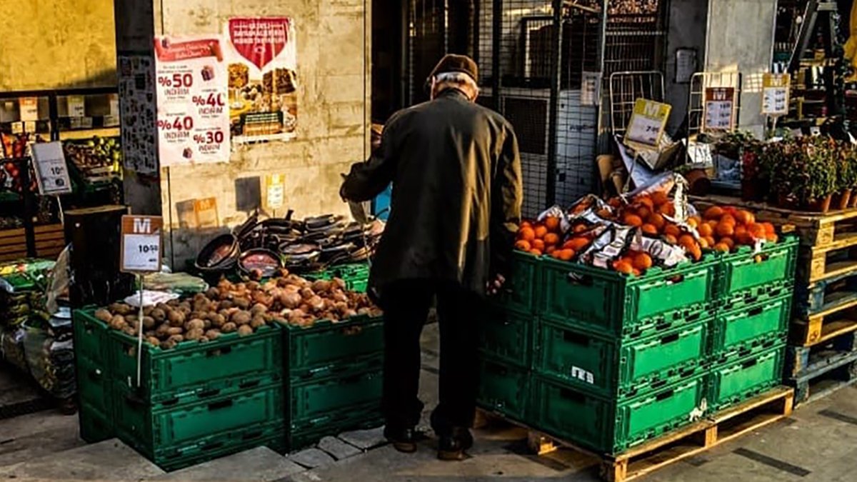 Bloomberg'den korkutan enflasyon anketi: Nisanda zirveyi görecek!