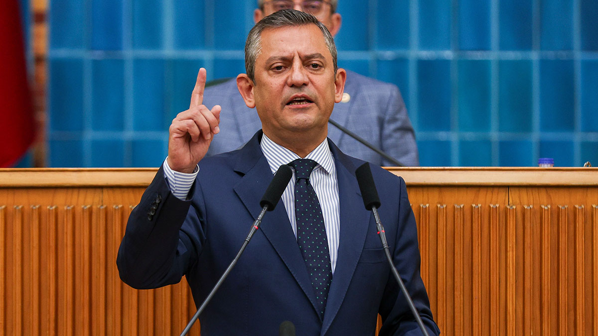 Özgür Özel'den İçişleri Bakanı Yerlikaya'ya 'Taksim' telefonu