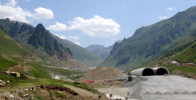 Türkiye’nin en uzun tüneli Ovit'te son 300 metre