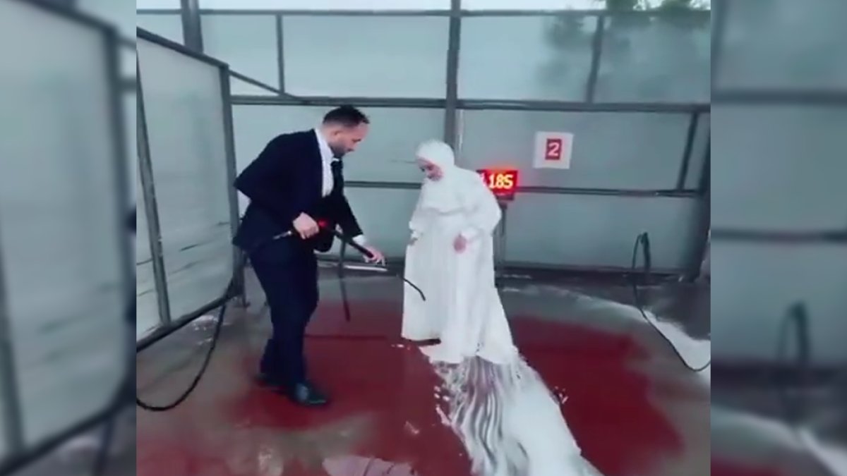 Dış çekimde gelinliği kirlenince kendini oto yıkamaya attı! Damat gelinliği, gelinin üstündeyken yıkadı