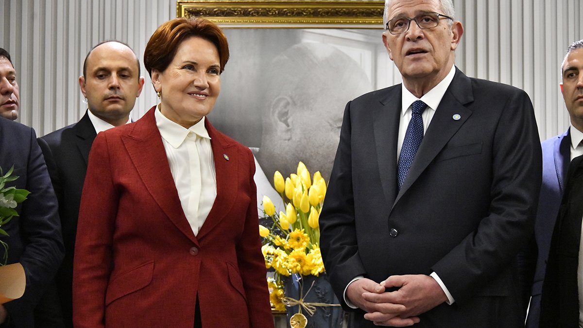 İYİ Parti'de devir teslim: Dervişoğlu Akşener'den görevi devraldı