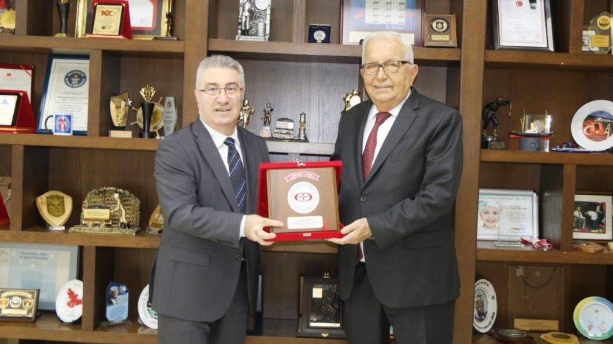 Erdemir Genel Müdürü Peker, Başkan Posbıyık’ı ziyaret etti