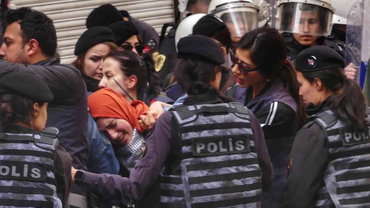 1 Mayıs'ta Taksim'de slogan atmışlardı! "İsrail'le ticaret kesilsin" sloganına tutuklama istemi