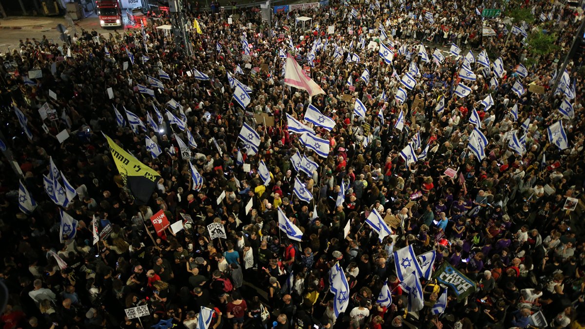 İsrail'de 'Netanyahu' isyanı büyüyor: On binler yine sokağa döküldü