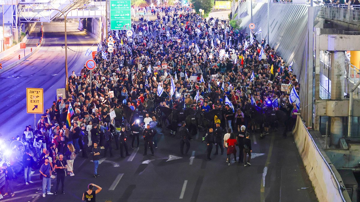 İsrailliler ateşkes için sokaklarda: Masada anlaşma var kabul et