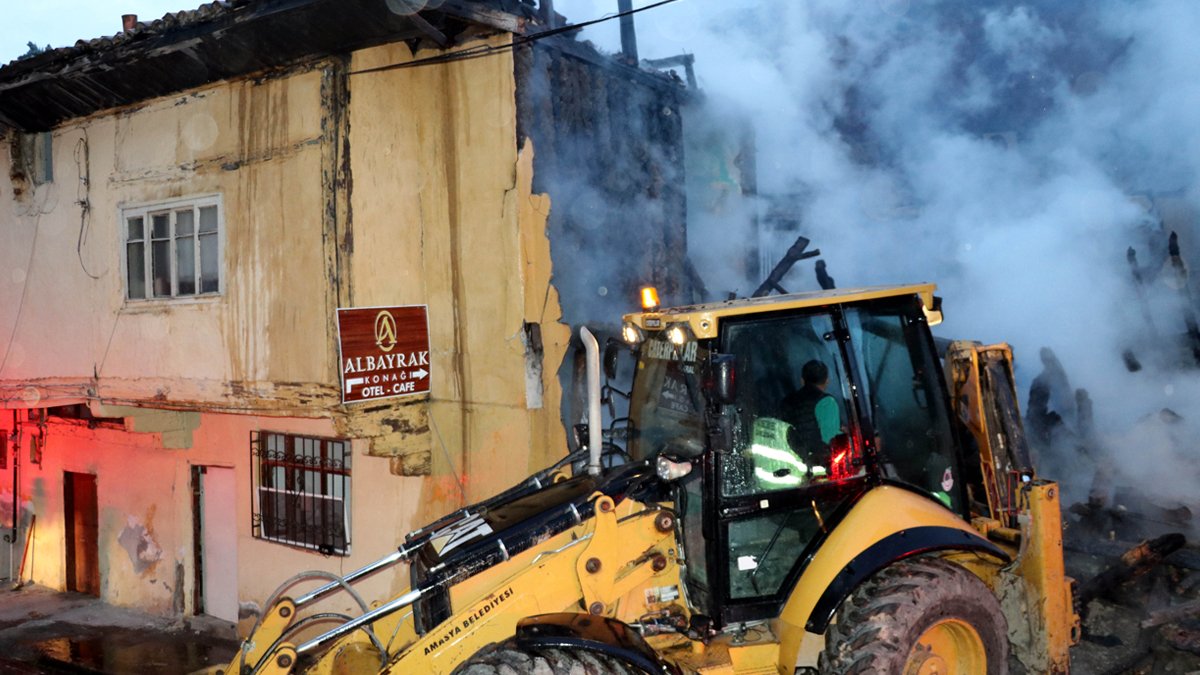 Amasya’da 100 yıllık tarihi konakta yangın