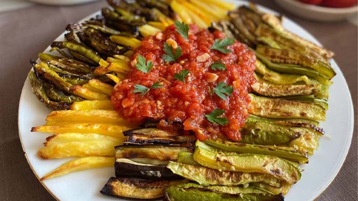 Yağda kızarmış gibi çıtır çıtır oluyor! Fırında şipşak karışık kızartma tarifi: Diyette bile bol bol yiyebilirsiniz