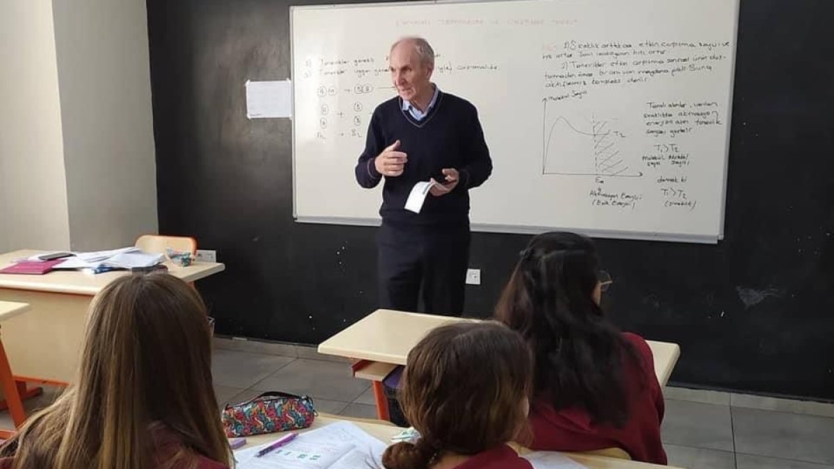 Eyüpsultan’da lisede dehşet: Okuldan atılan öğrenci müdüre kurşun yağdırdı