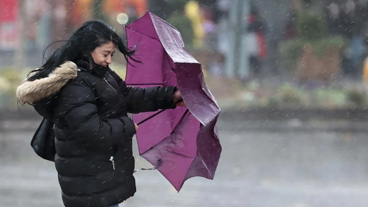 AKOM tarih vererek uyardı: Kuvvetli sağanak ve fırtına geliyor