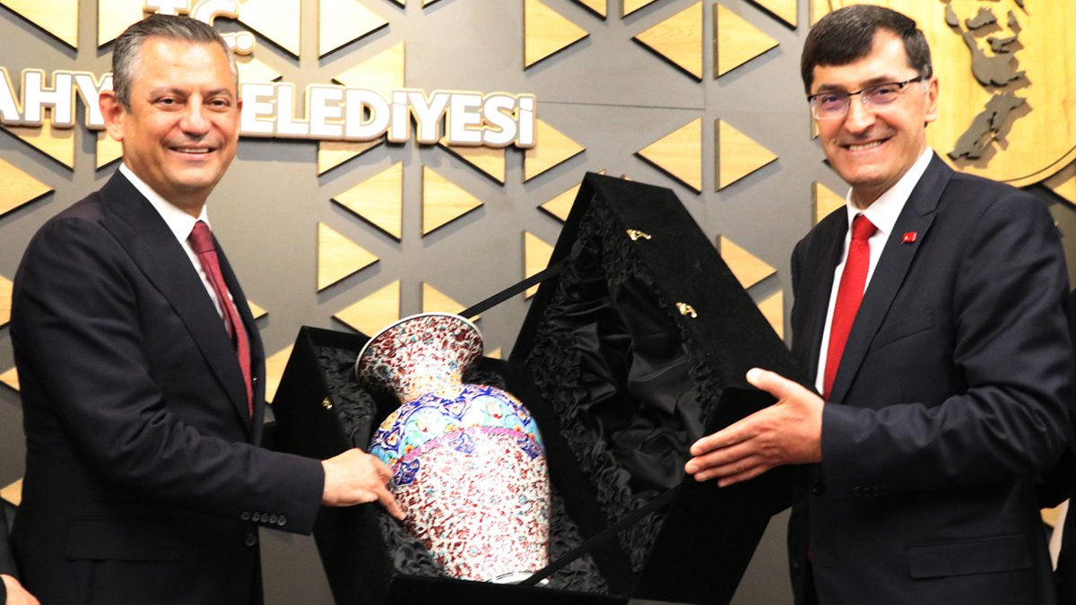 Özgür Özel'den Eyüp Kahveci'ye tebrik ziyareti: Kütahya büyük bir şans yakaladı