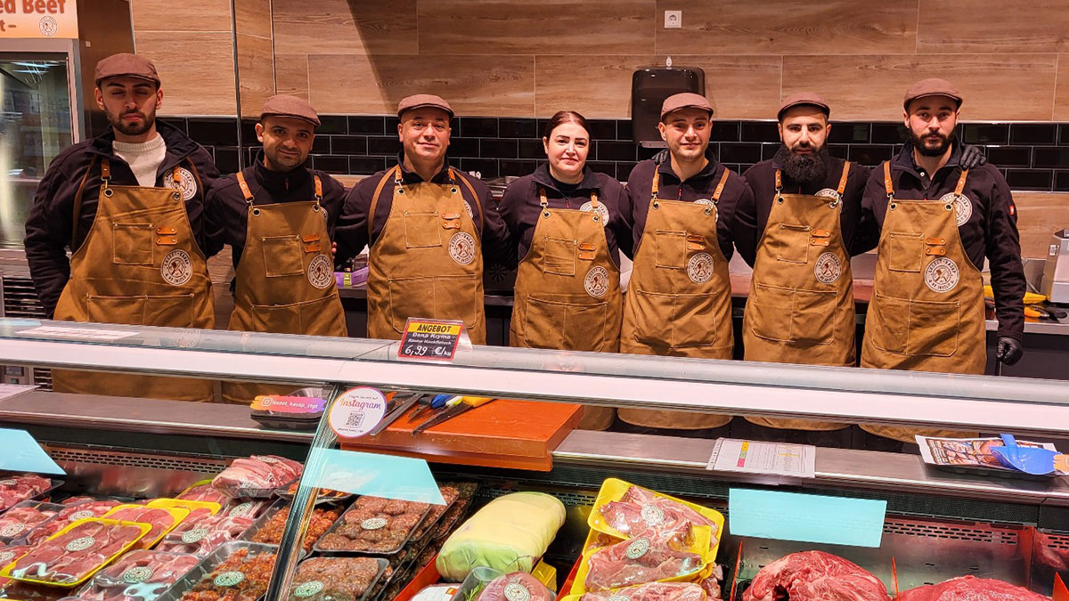 Almanya'nın en büyük Türk kasabı Stuttgart'ta açıldı: 'LezzET' Kasap ve Şarküteri hizmete girdi