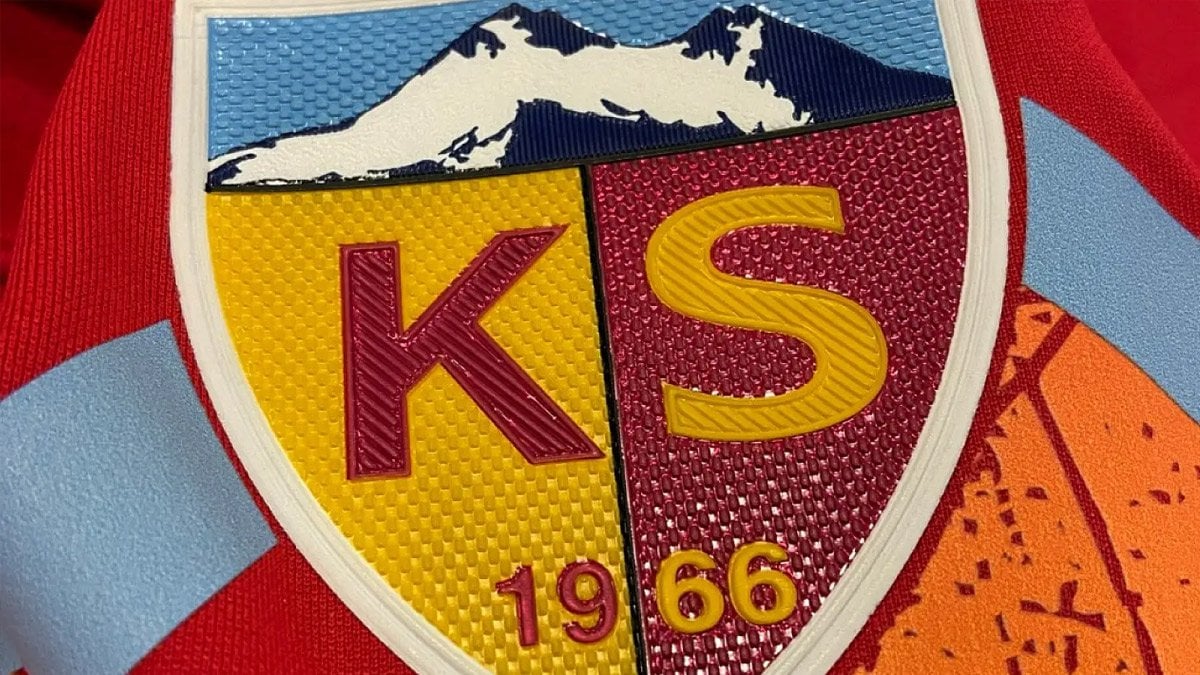 Kayserispor'un uçağına yıldırım düştü