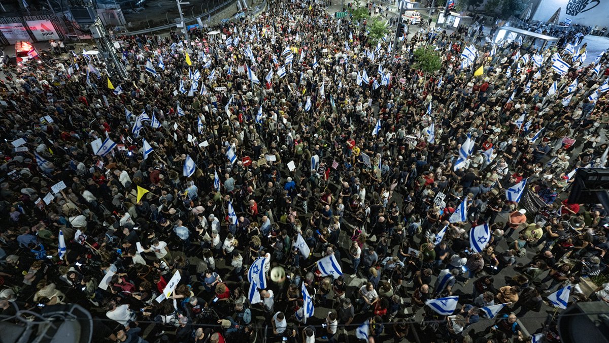 İsrail halkı yine sokaklara döküldü: Sen suçlusun Netanyahu