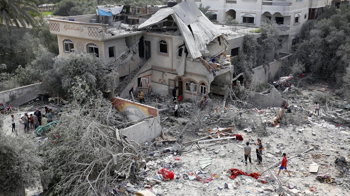 İsrail Gazze'de sivillerin evlerini bombaladı