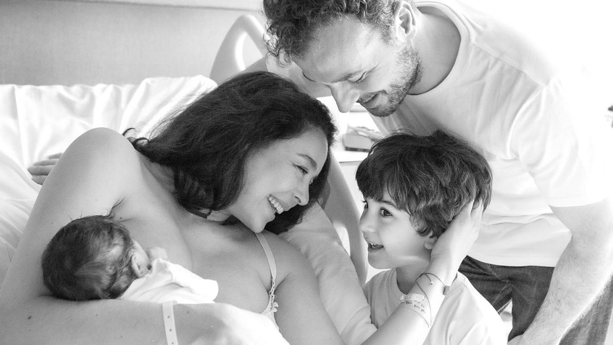 İkinci kez anne olan Azra Akın'ın kız çocuğuna verdiği isim şaşırttı! 'Bize çok güzel bir sürpriz oldu'