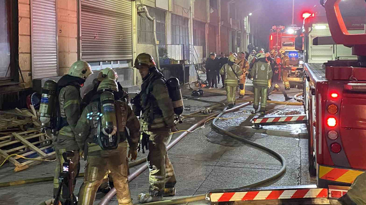 Başakşehir'de mobilya atölyesinde yangın