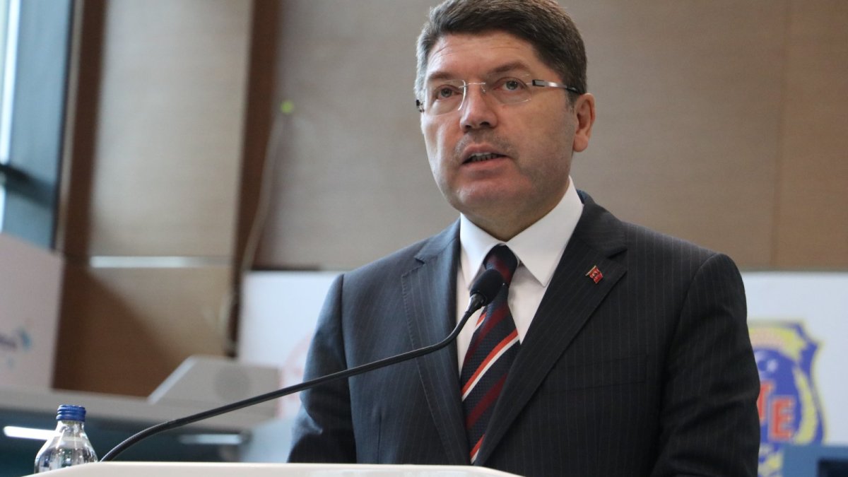 Adalet Bakanı Tunç'tan komplo iddialarına yanıt: Suç işleyenin yanlış yapanın üzerine gideceğiz