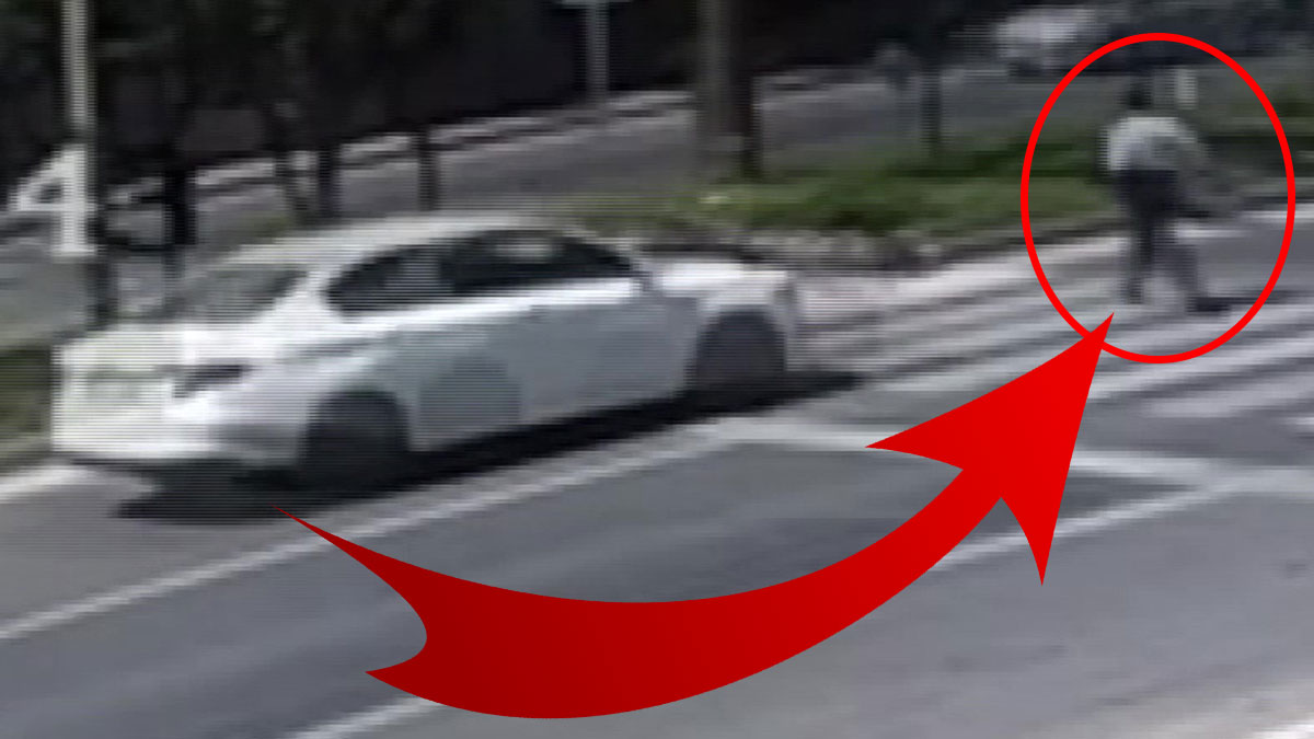 Yaya geçidinden geçerken metrelerce havaya uçtu! Feci kaza kamerada