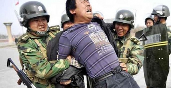 Doğu Türkistan'da öldürülen 28 Uygur Türkü için gıyabi cenaze namazı