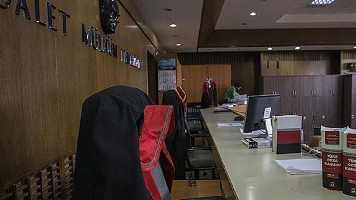 Avukattan, başörtülü hakimler için 'reddi hakim' talebi