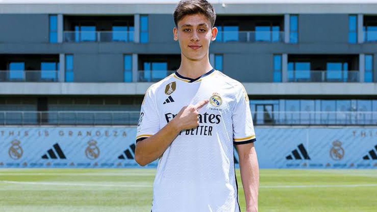 Arda Güler sevgilisini paylaşmaya doyamıyor! Son paylaşımı olay oldu